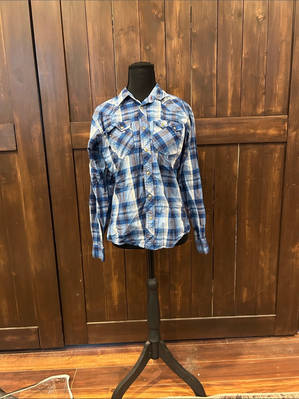 Wrangler Blue Plaid Long-Sleeve Button-Down Shirt